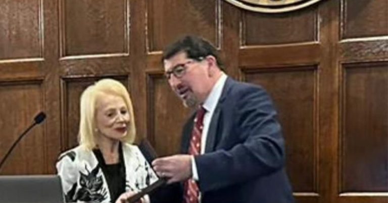 Angelita Habr-Gama recebe medalha Bigelow